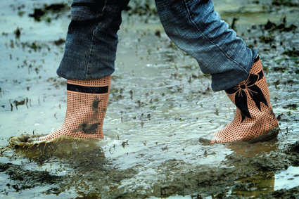 wetwellies photo wetwellies Glastonbury round up: Its raining shocker, Cheddarvision goes Glasto, revellers continue to revel