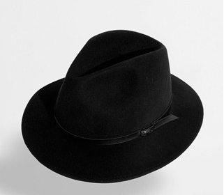 kings of leon hat Kings Of Leon spent their studio time sewing bits of cloth together